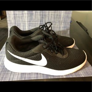 Nike Tanjun. Excellent Condition. Light weight
